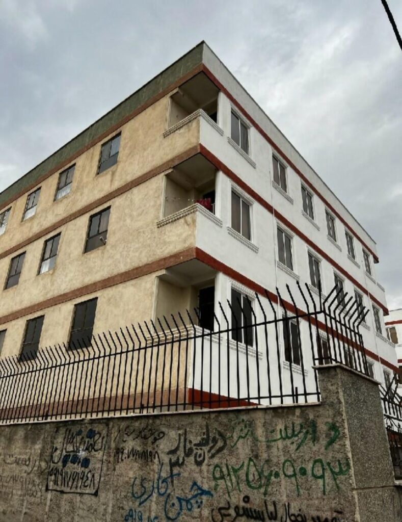 پیچ رولپلاک نما ساختمان